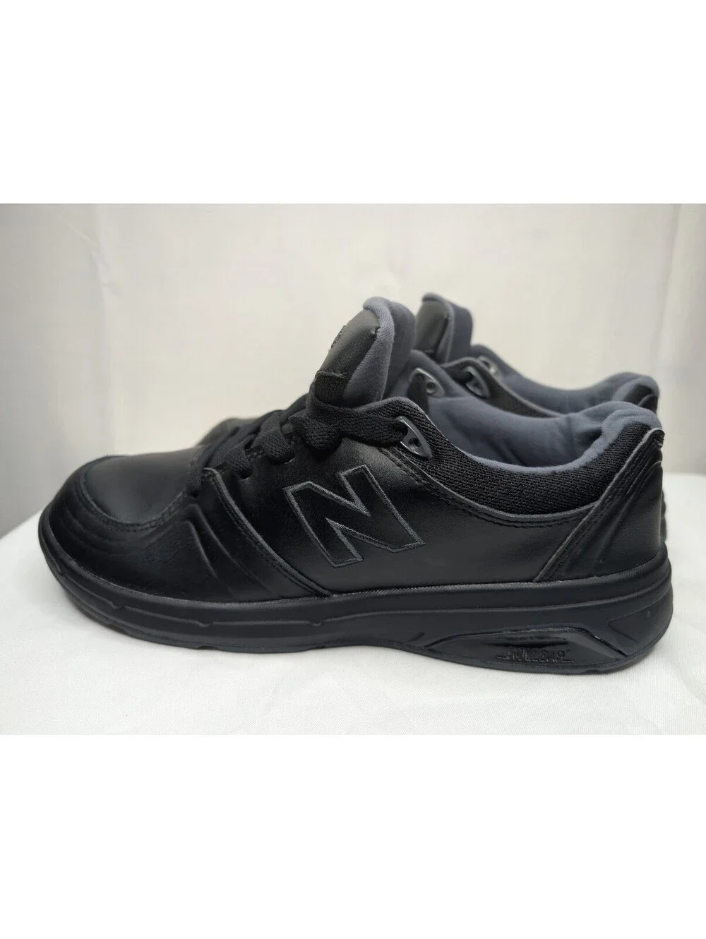 New Balance Women's 813V1 Size 8.5  Lace Up Walking Black Shoes